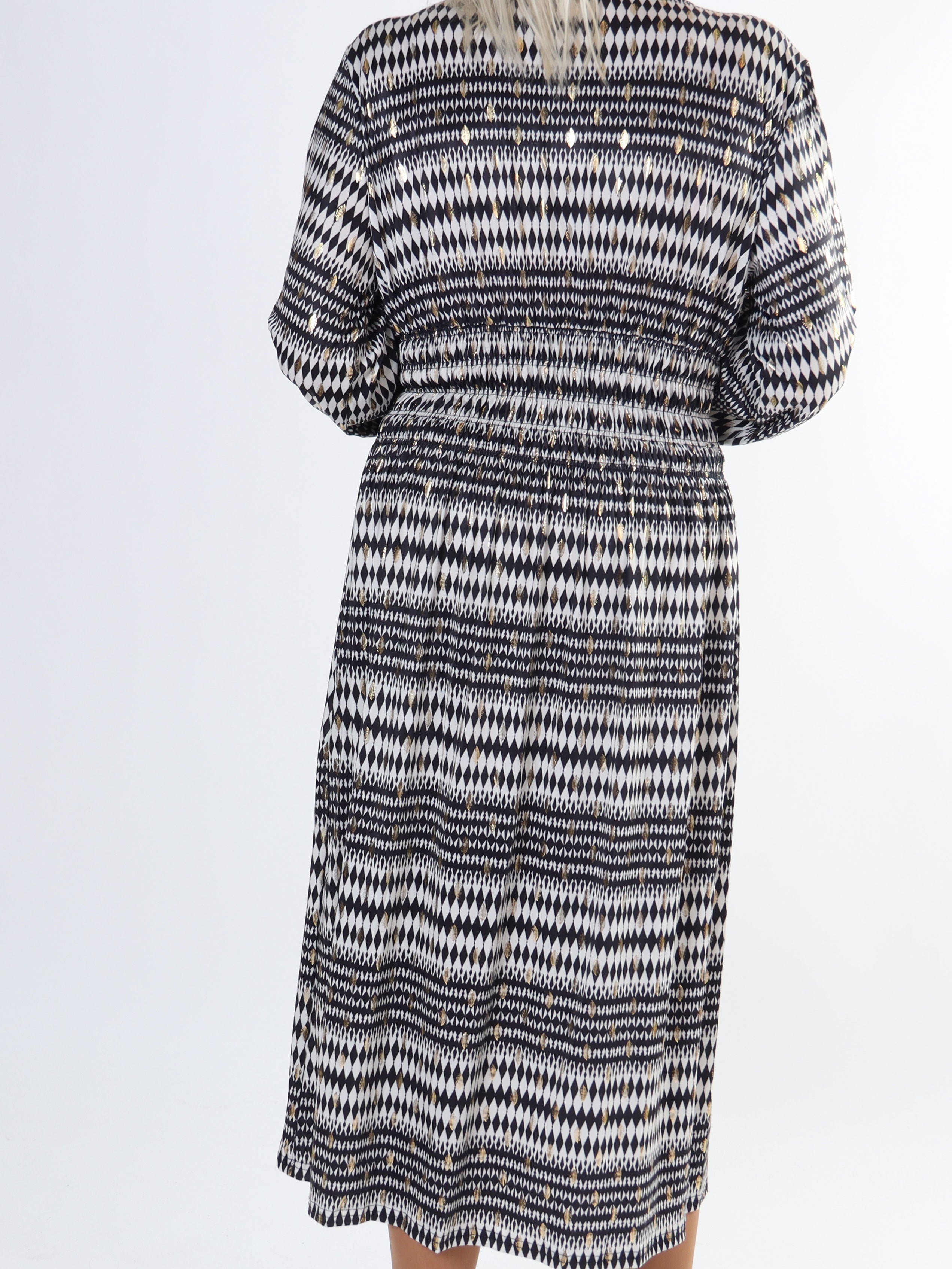 Pams Stripe Midi L/S - Mönstrad klänning med gulddetaljer i plusstorlek